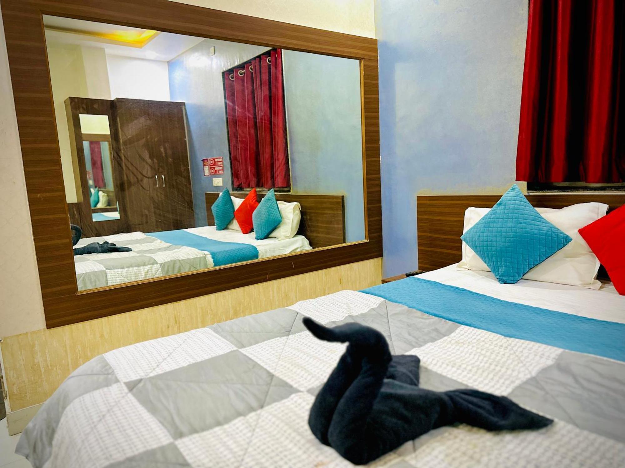 Hotel Sawai Executive Jadhavwadi Esterno foto