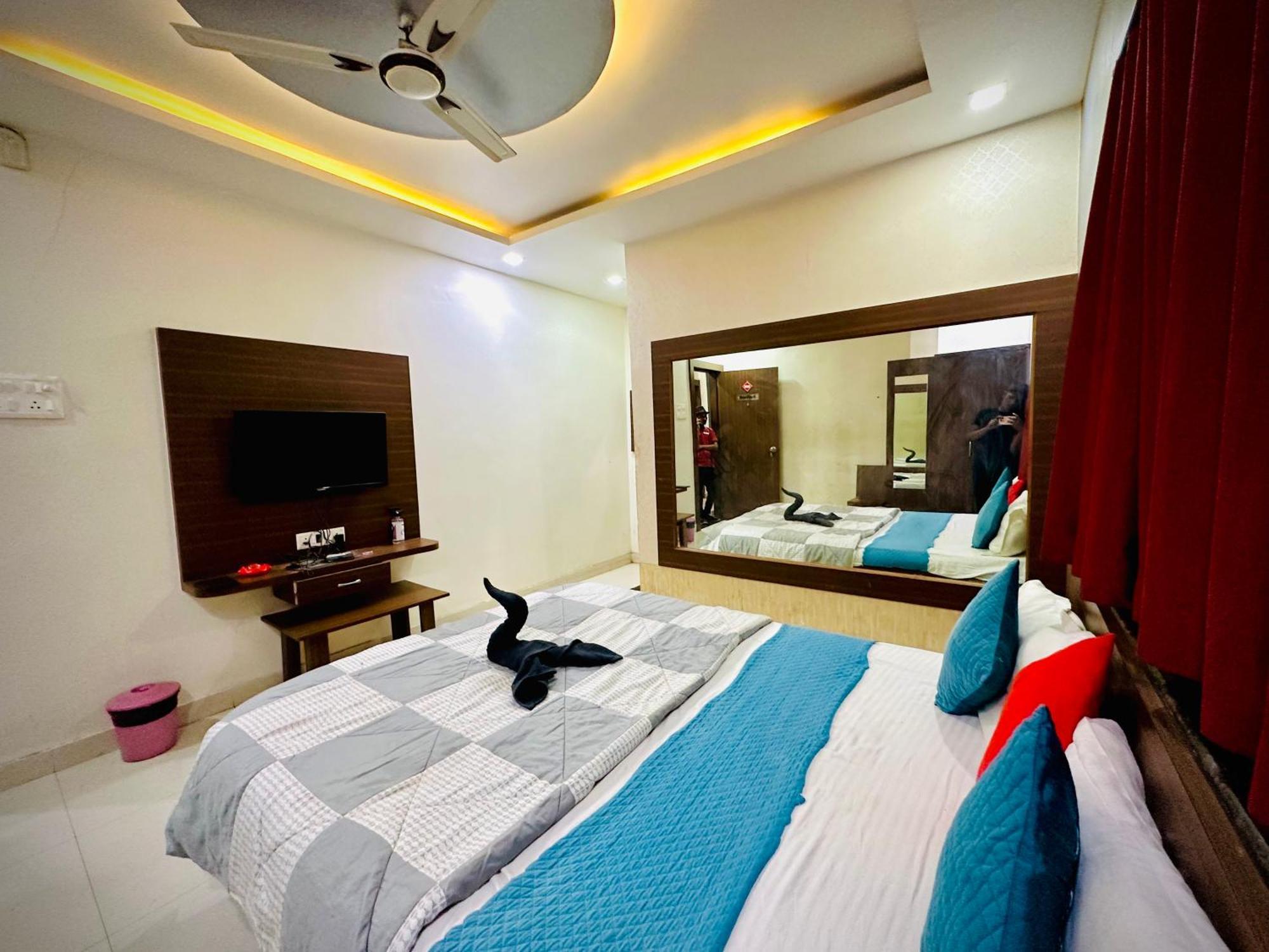 Hotel Sawai Executive Jadhavwadi Esterno foto