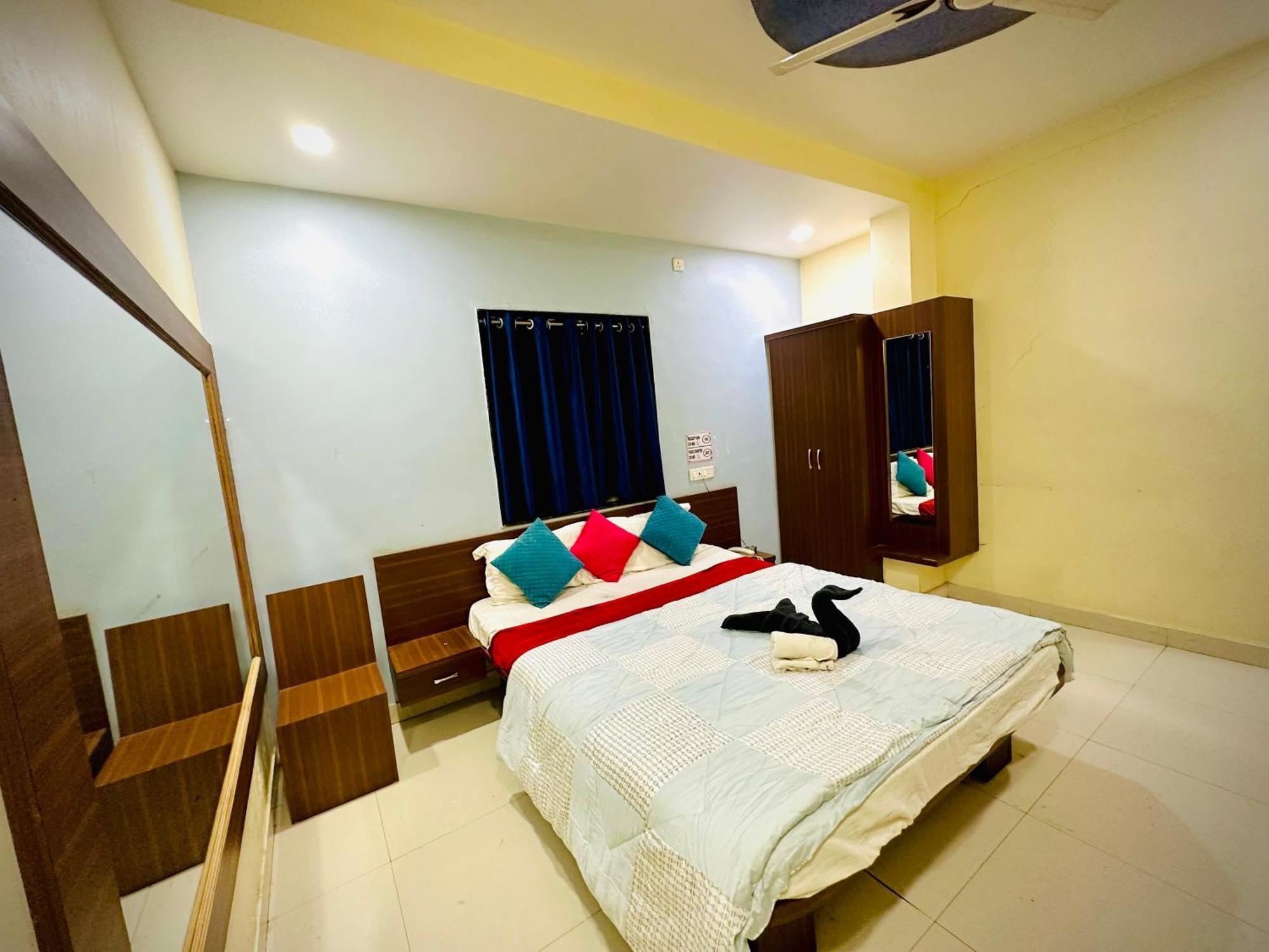 Hotel Sawai Executive Jadhavwadi Esterno foto
