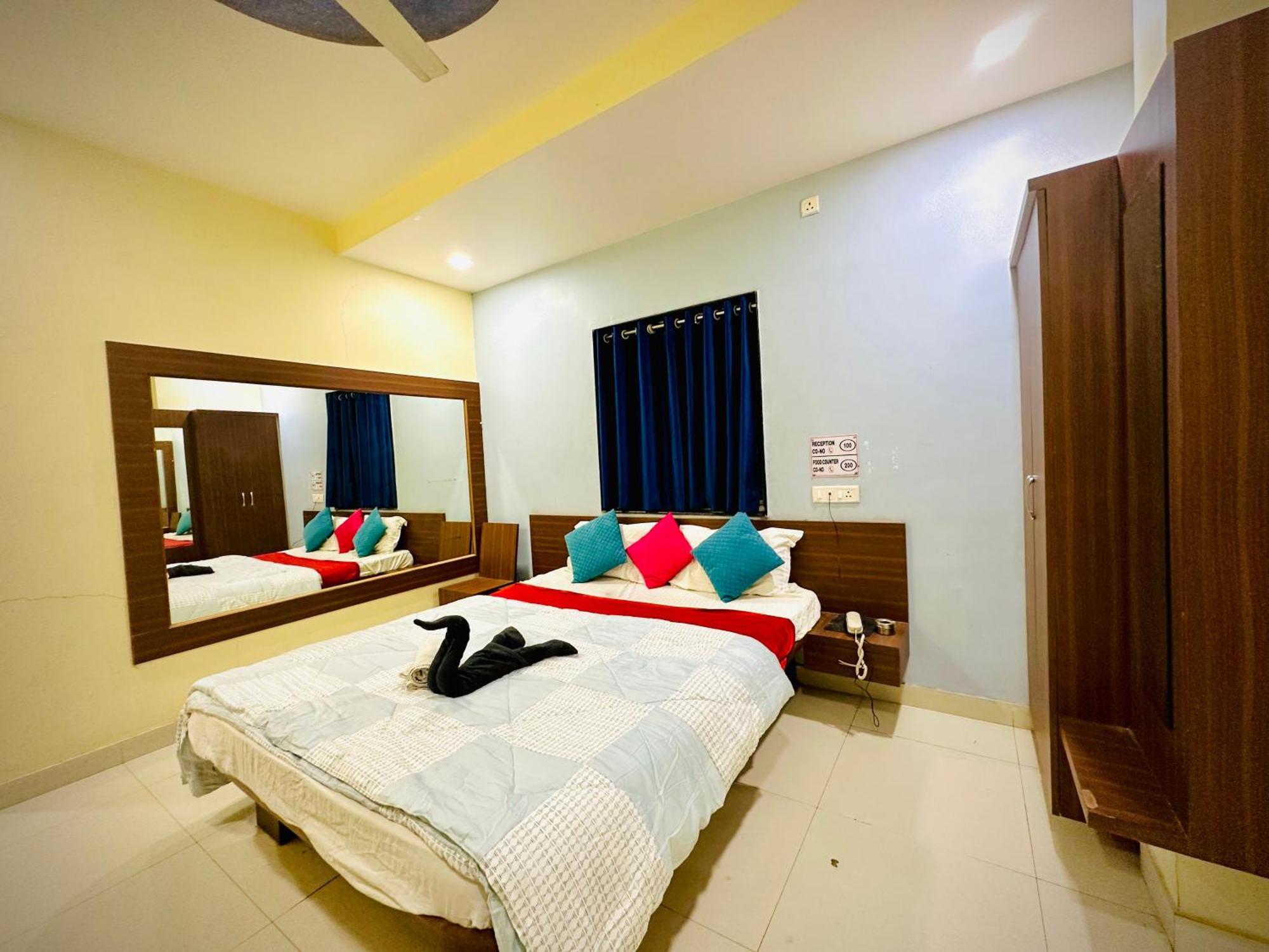 Hotel Sawai Executive Jadhavwadi Esterno foto
