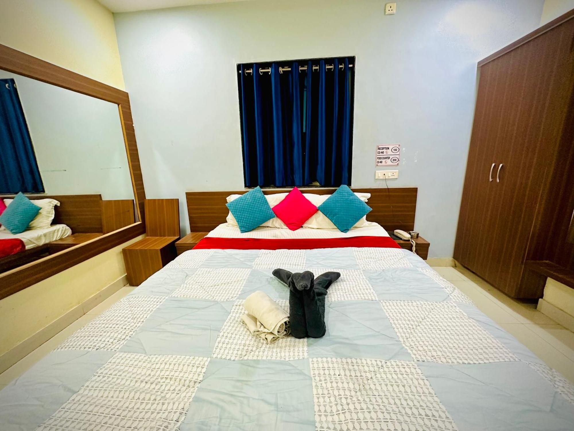 Hotel Sawai Executive Jadhavwadi Esterno foto