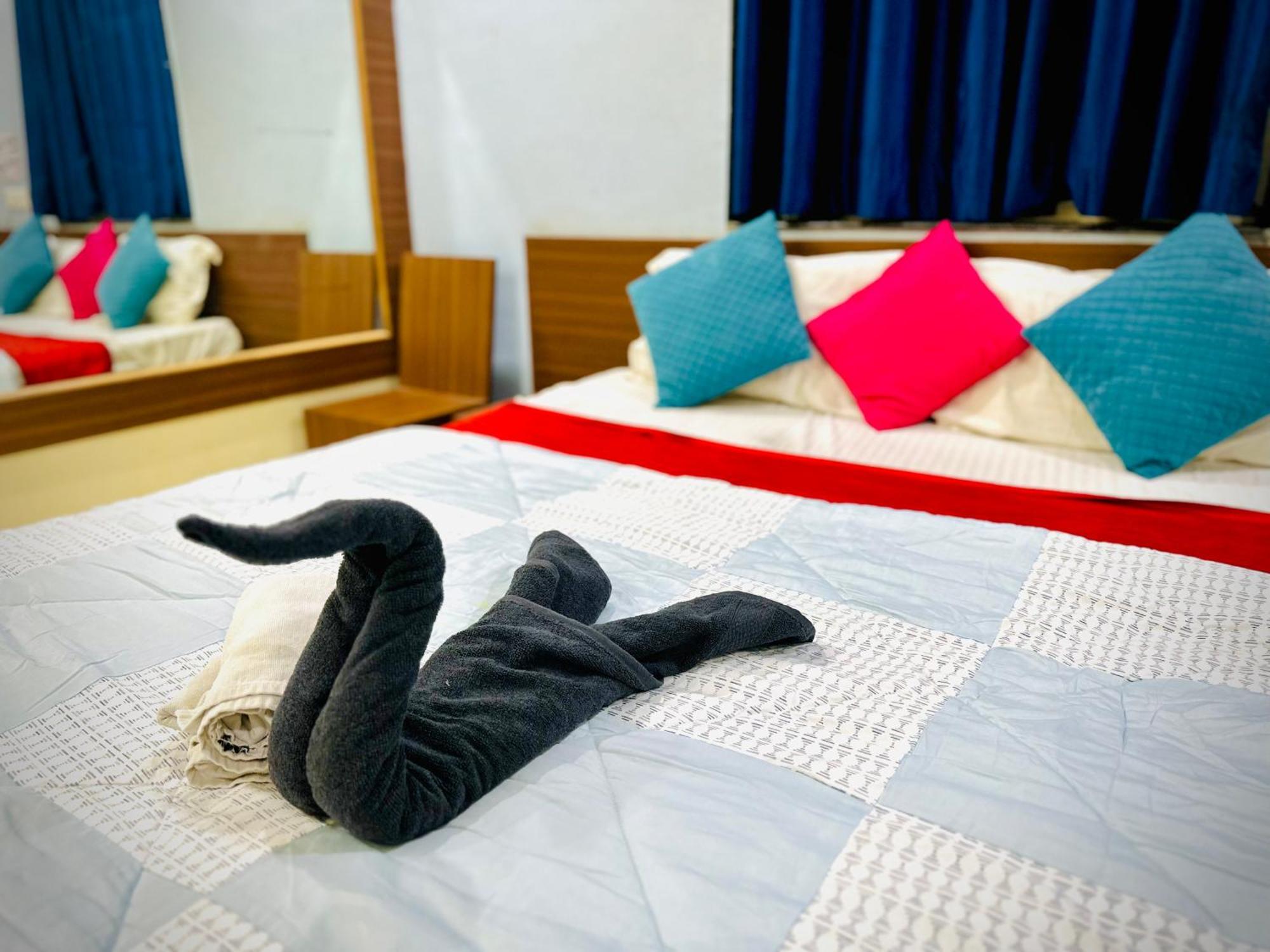 Hotel Sawai Executive Jadhavwadi Esterno foto