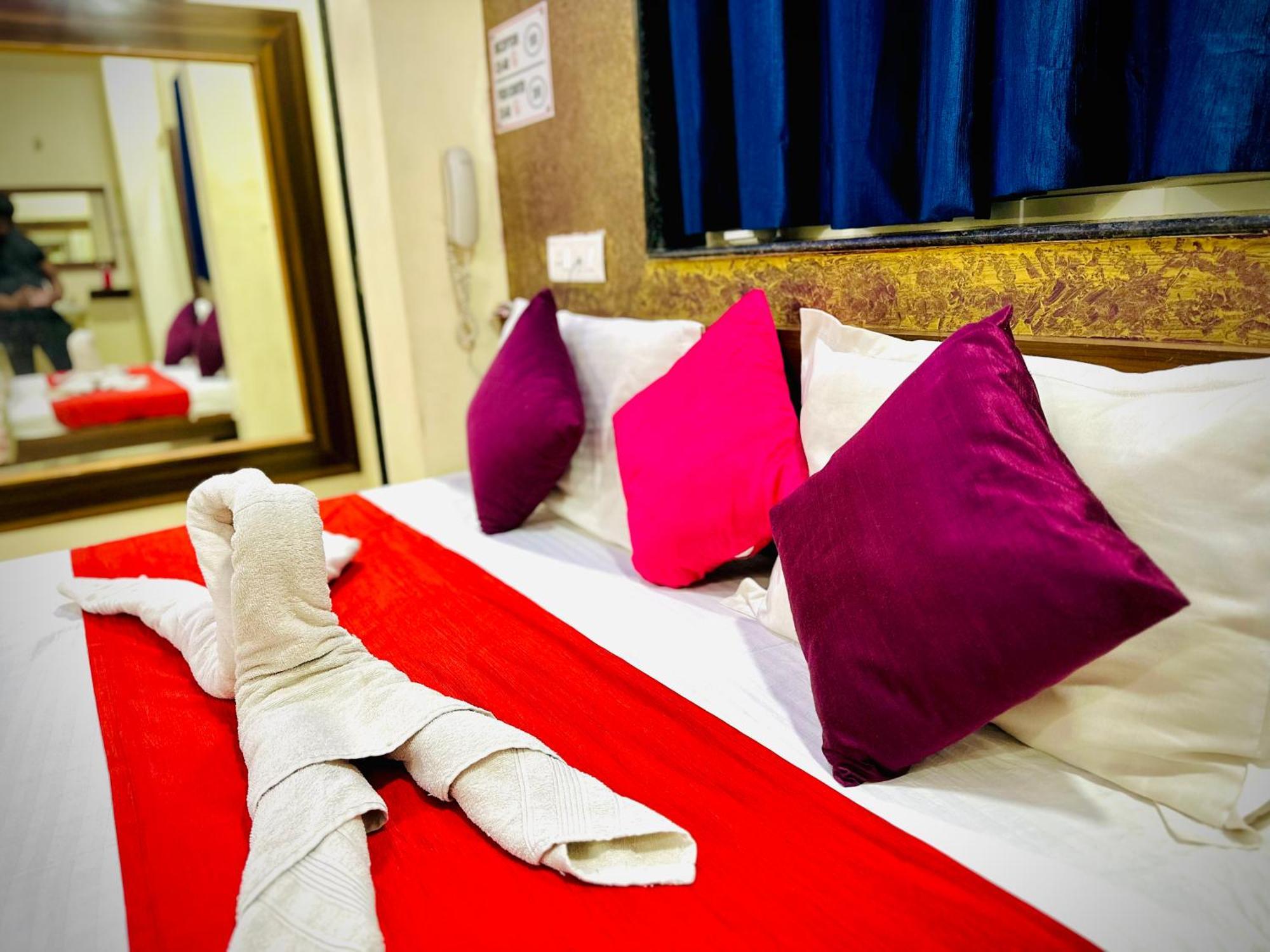 Hotel Sawai Executive Jadhavwadi Esterno foto