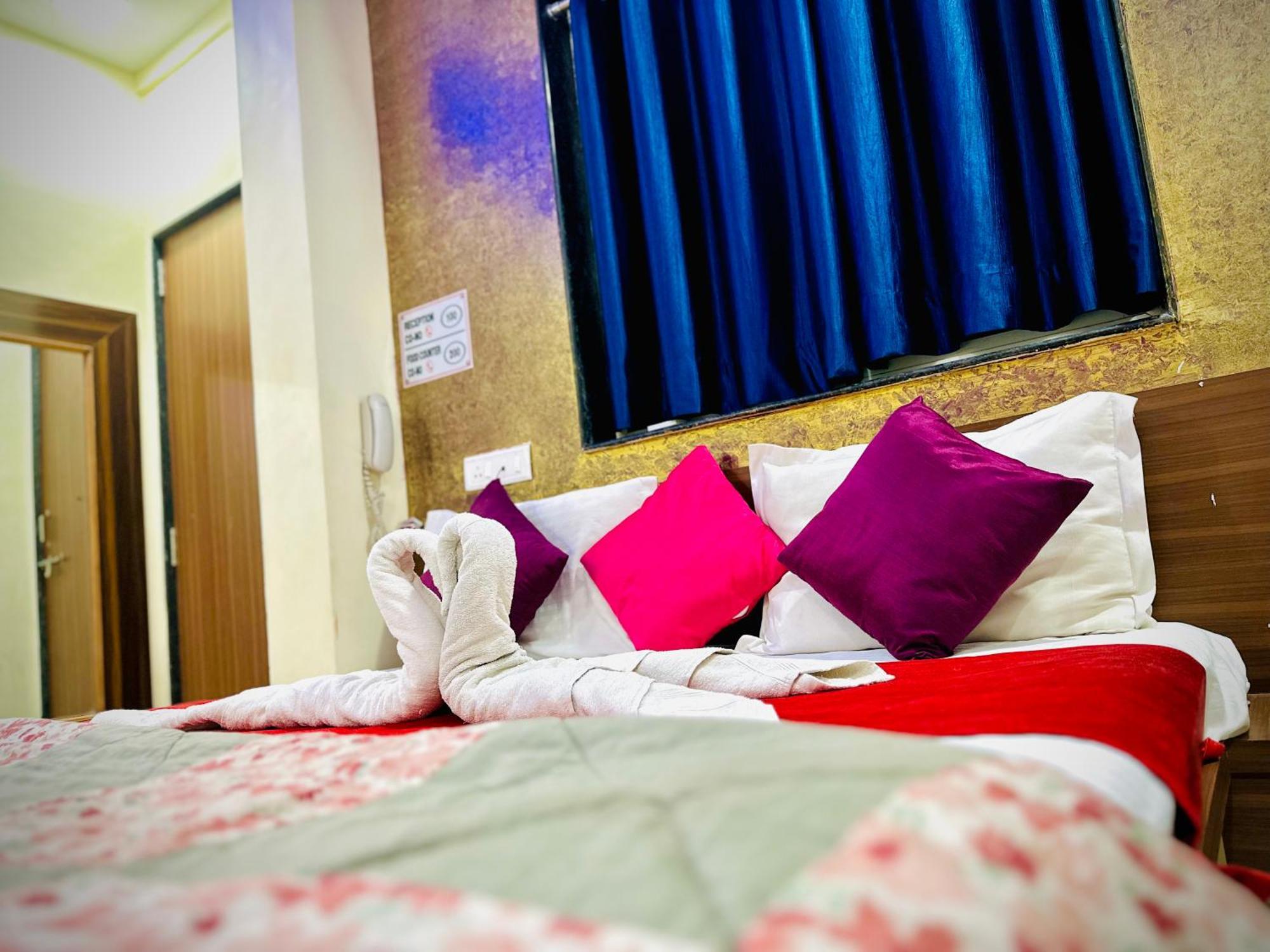 Hotel Sawai Executive Jadhavwadi Esterno foto