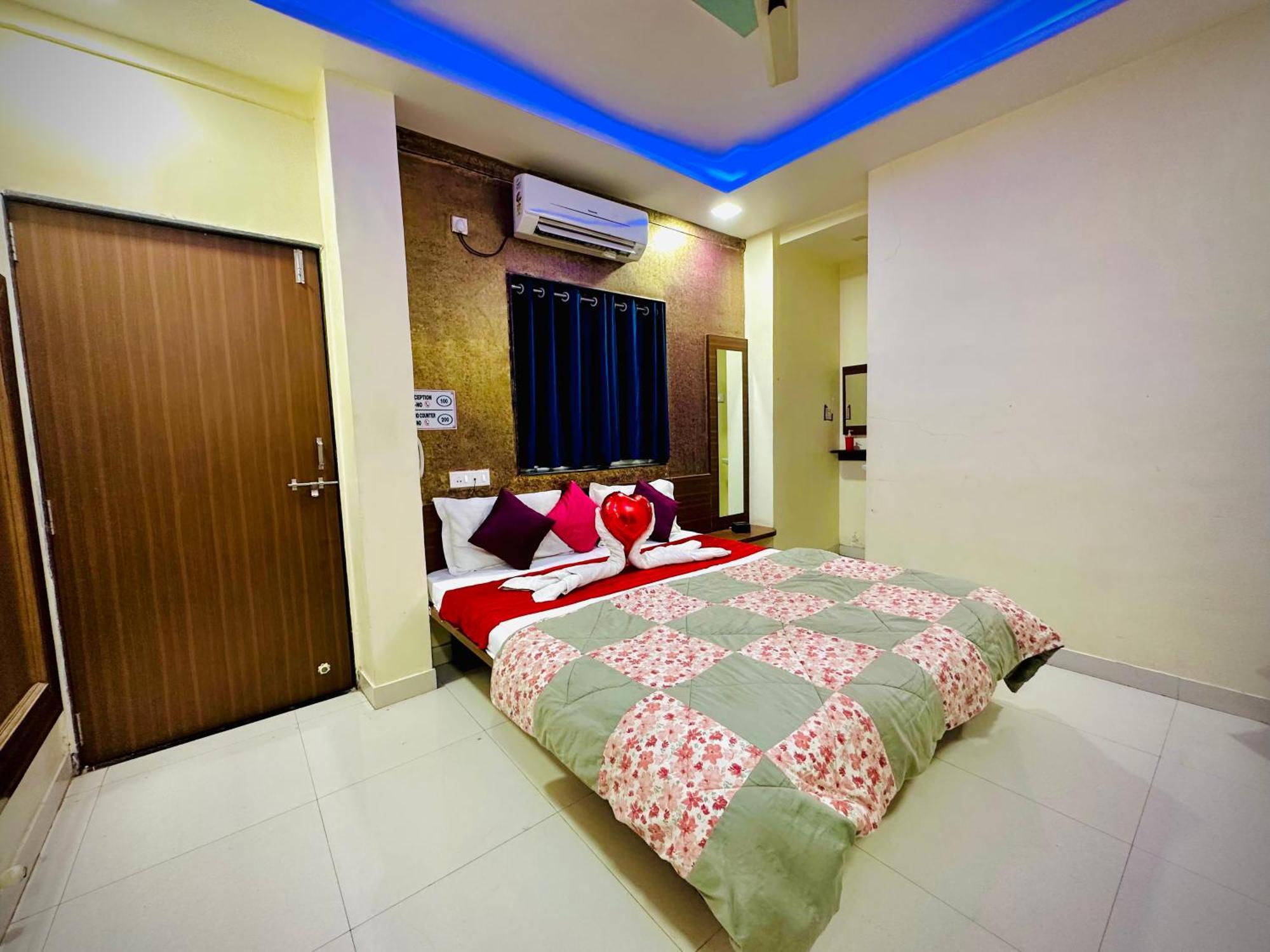 Hotel Sawai Executive Jadhavwadi Esterno foto