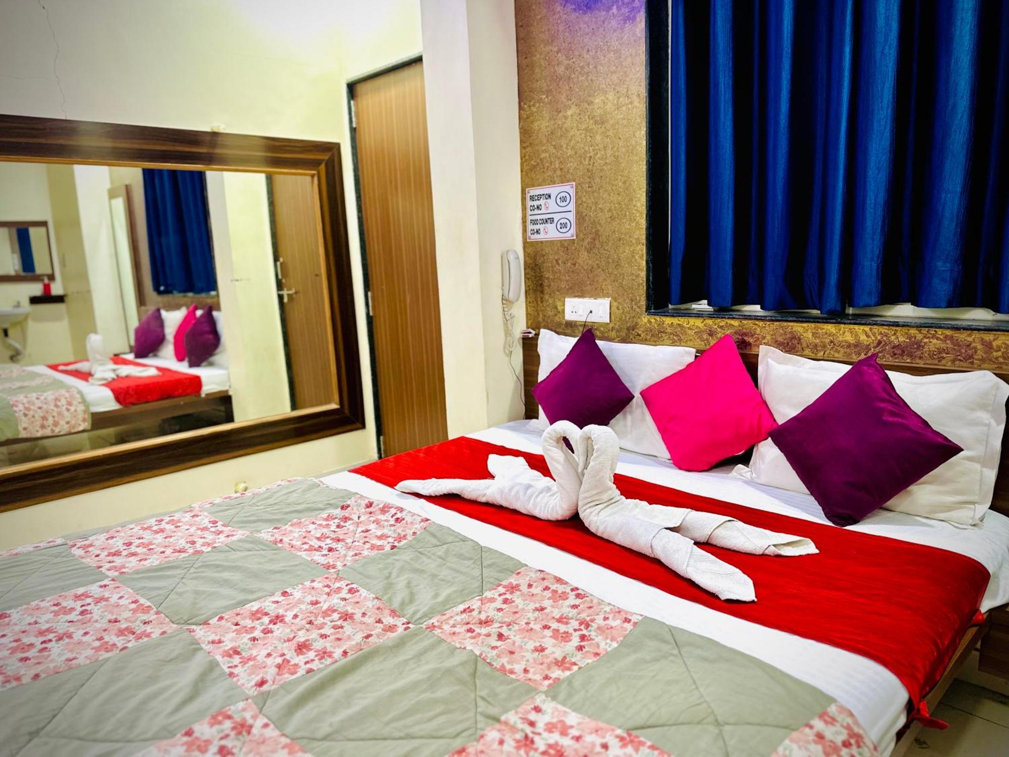 Hotel Sawai Executive Jadhavwadi Esterno foto