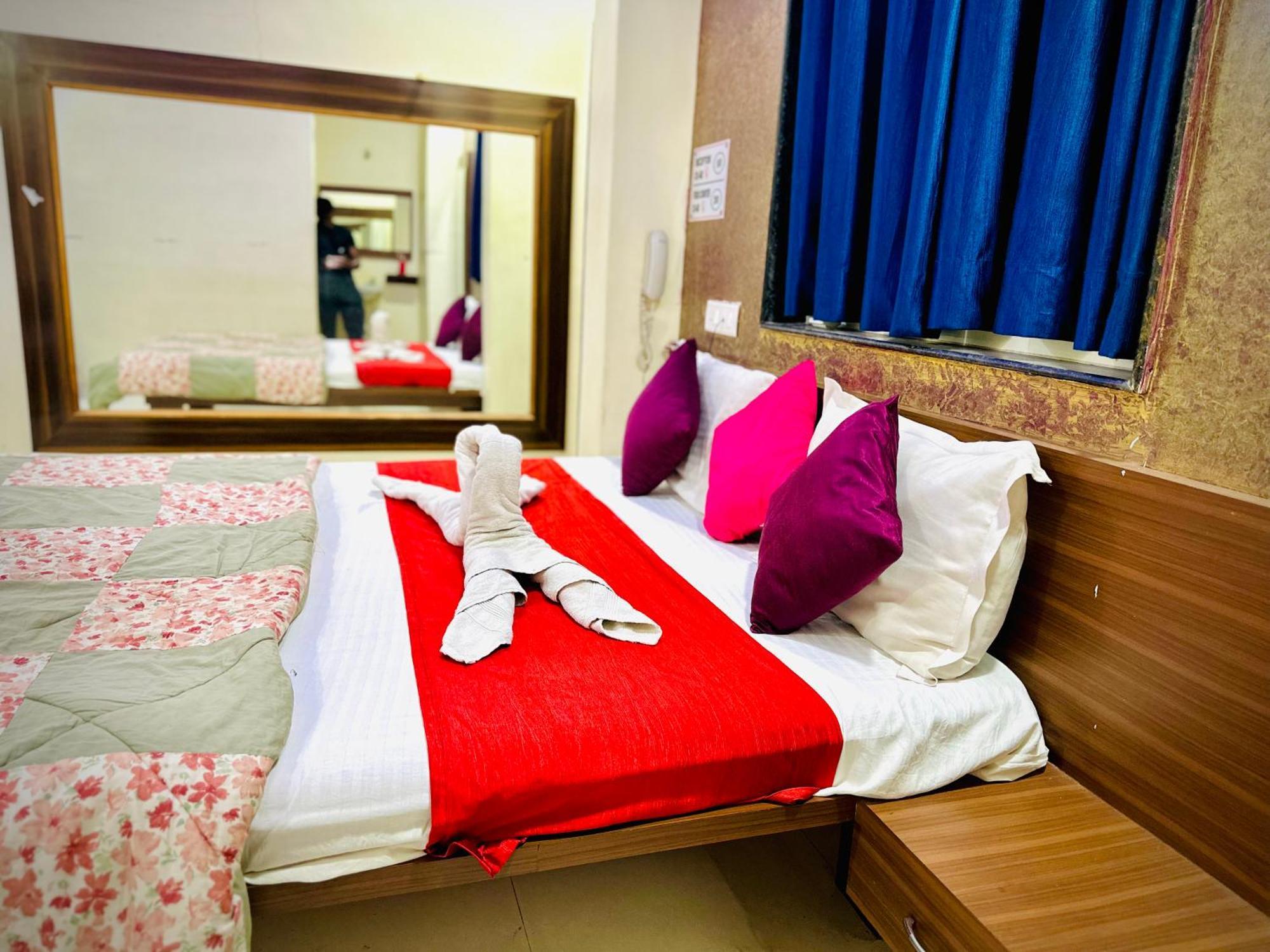 Hotel Sawai Executive Jadhavwadi Esterno foto