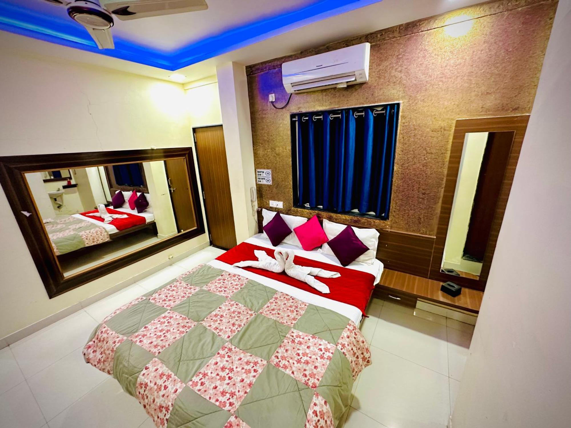 Hotel Sawai Executive Jadhavwadi Esterno foto