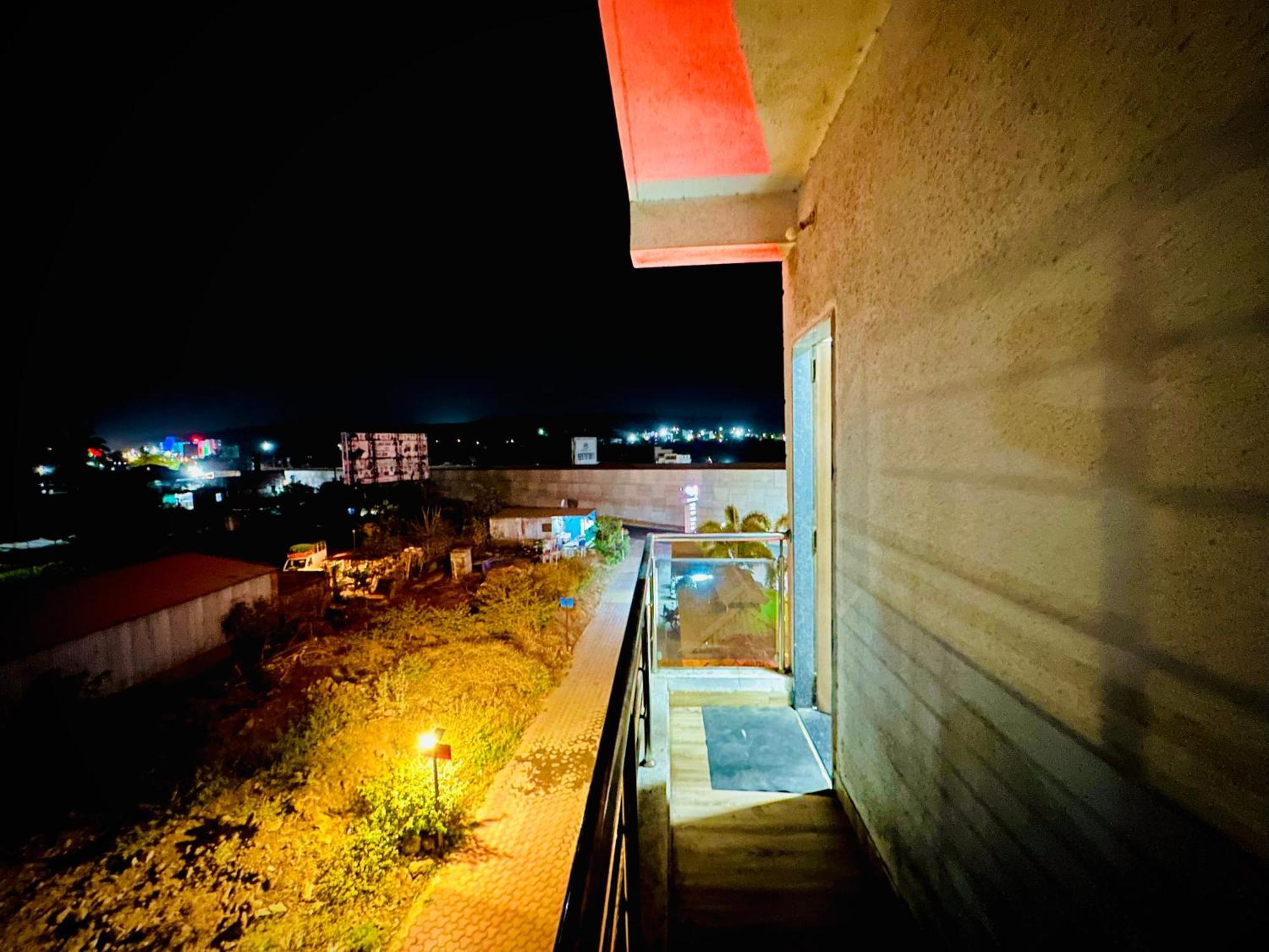 Hotel Sawai Executive Jadhavwadi Esterno foto