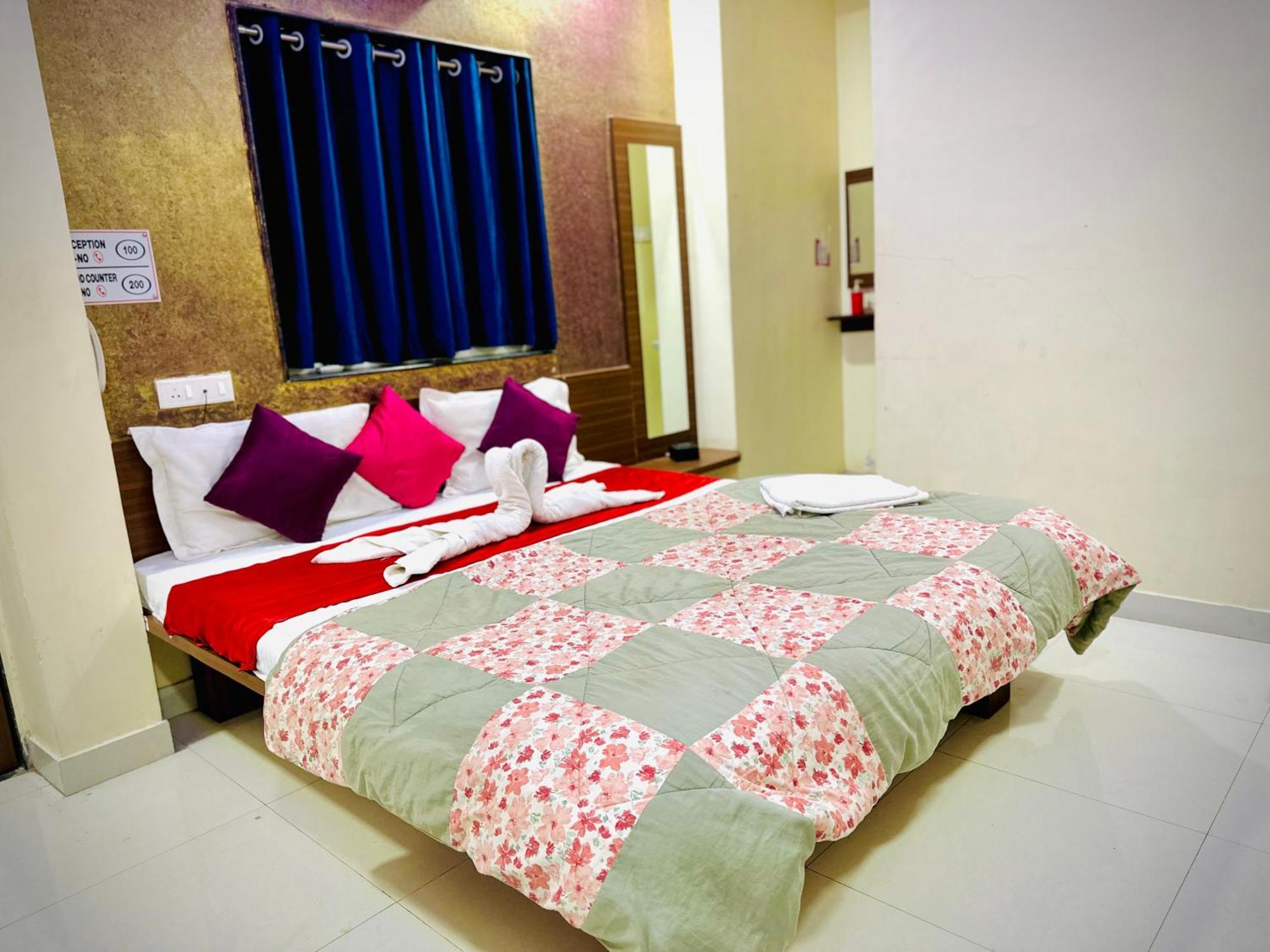 Hotel Sawai Executive Jadhavwadi Esterno foto