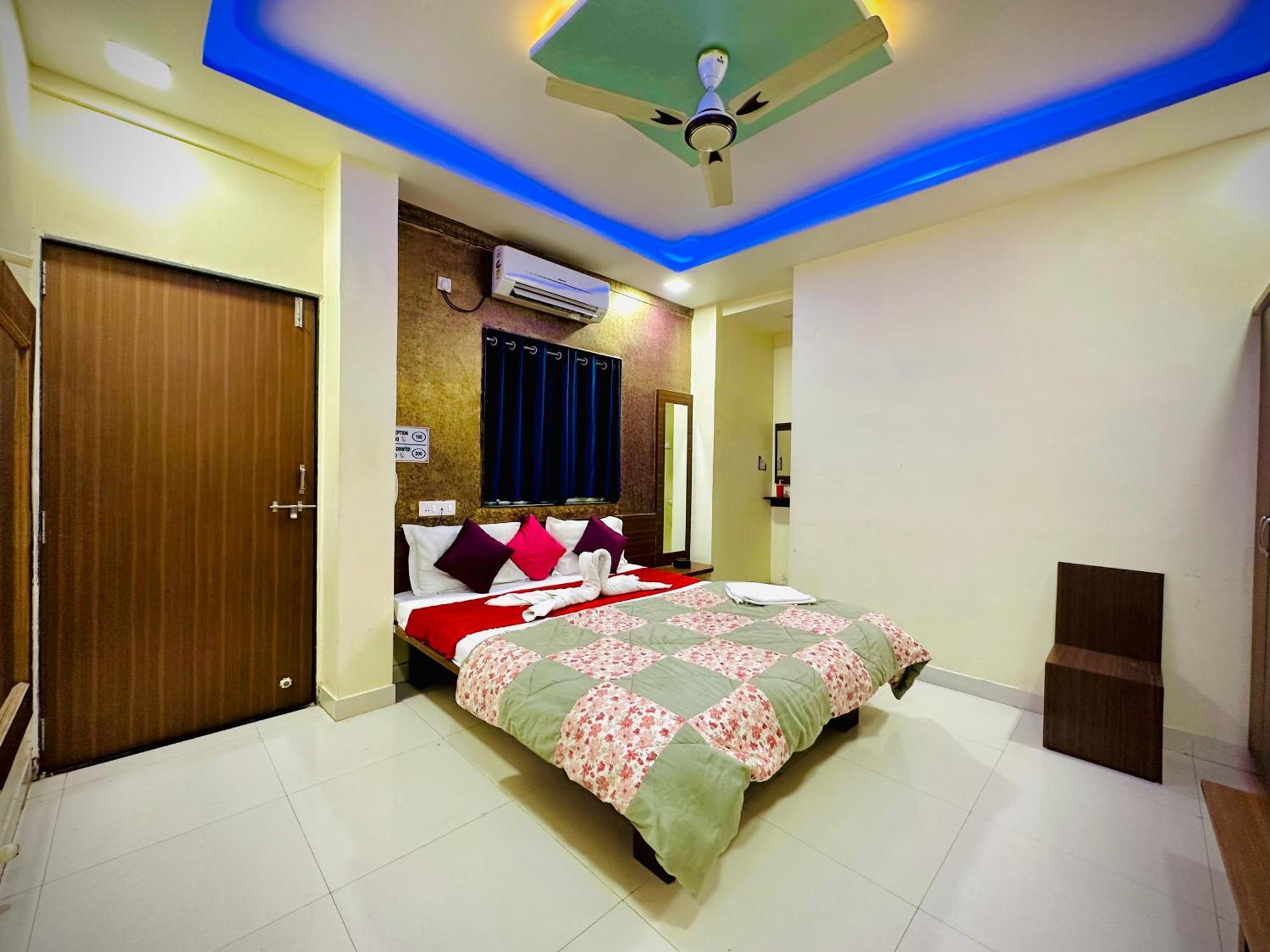 Hotel Sawai Executive Jadhavwadi Esterno foto