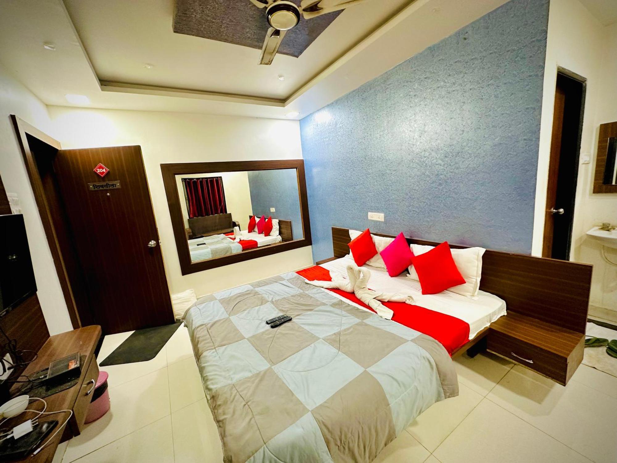 Hotel Sawai Executive Jadhavwadi Esterno foto