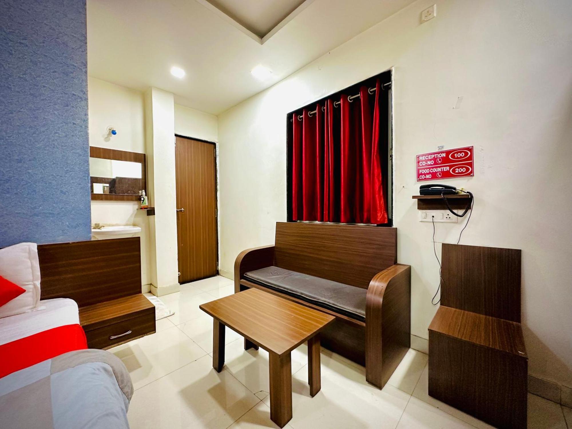 Hotel Sawai Executive Jadhavwadi Esterno foto