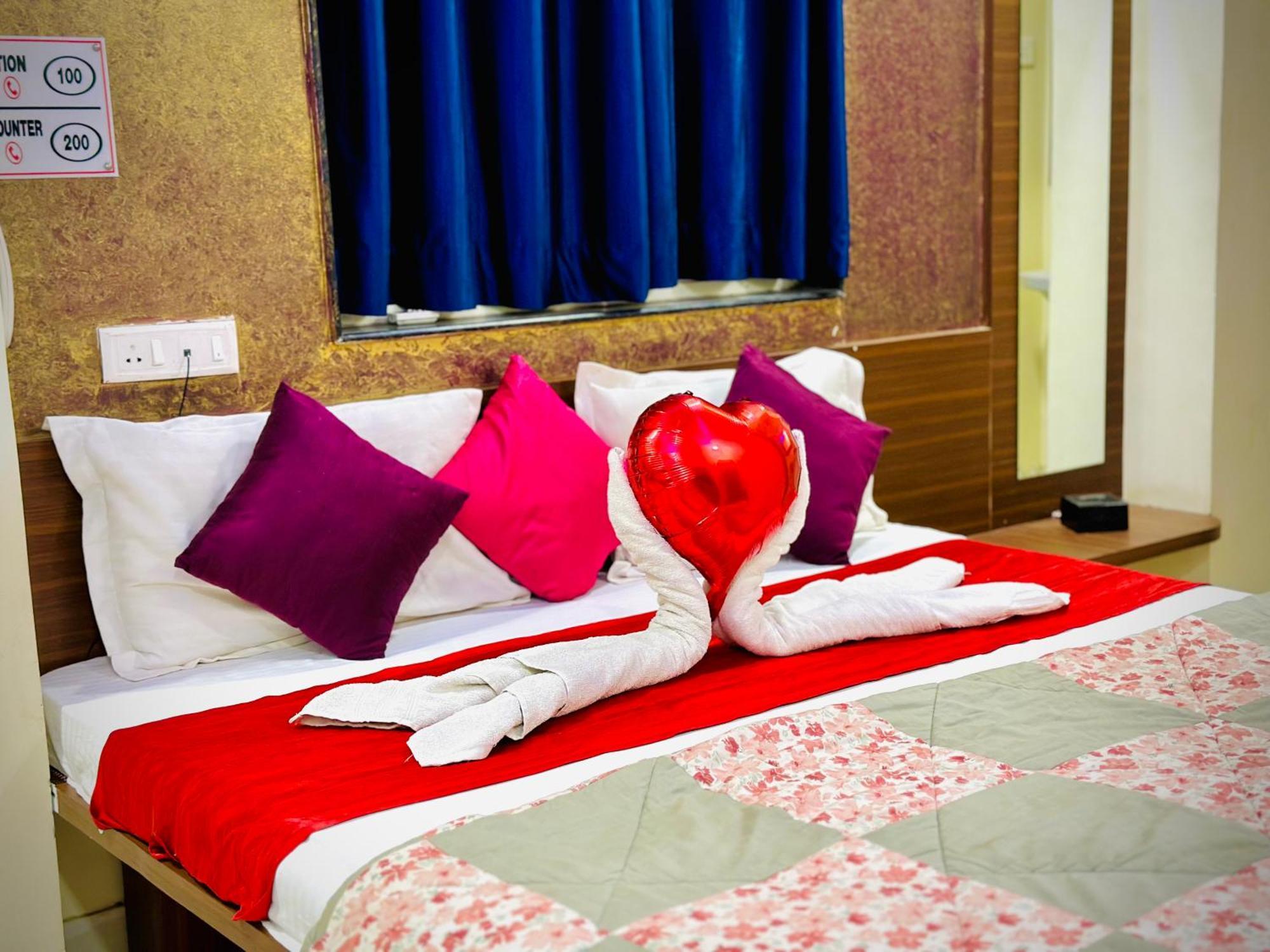 Hotel Sawai Executive Jadhavwadi Esterno foto