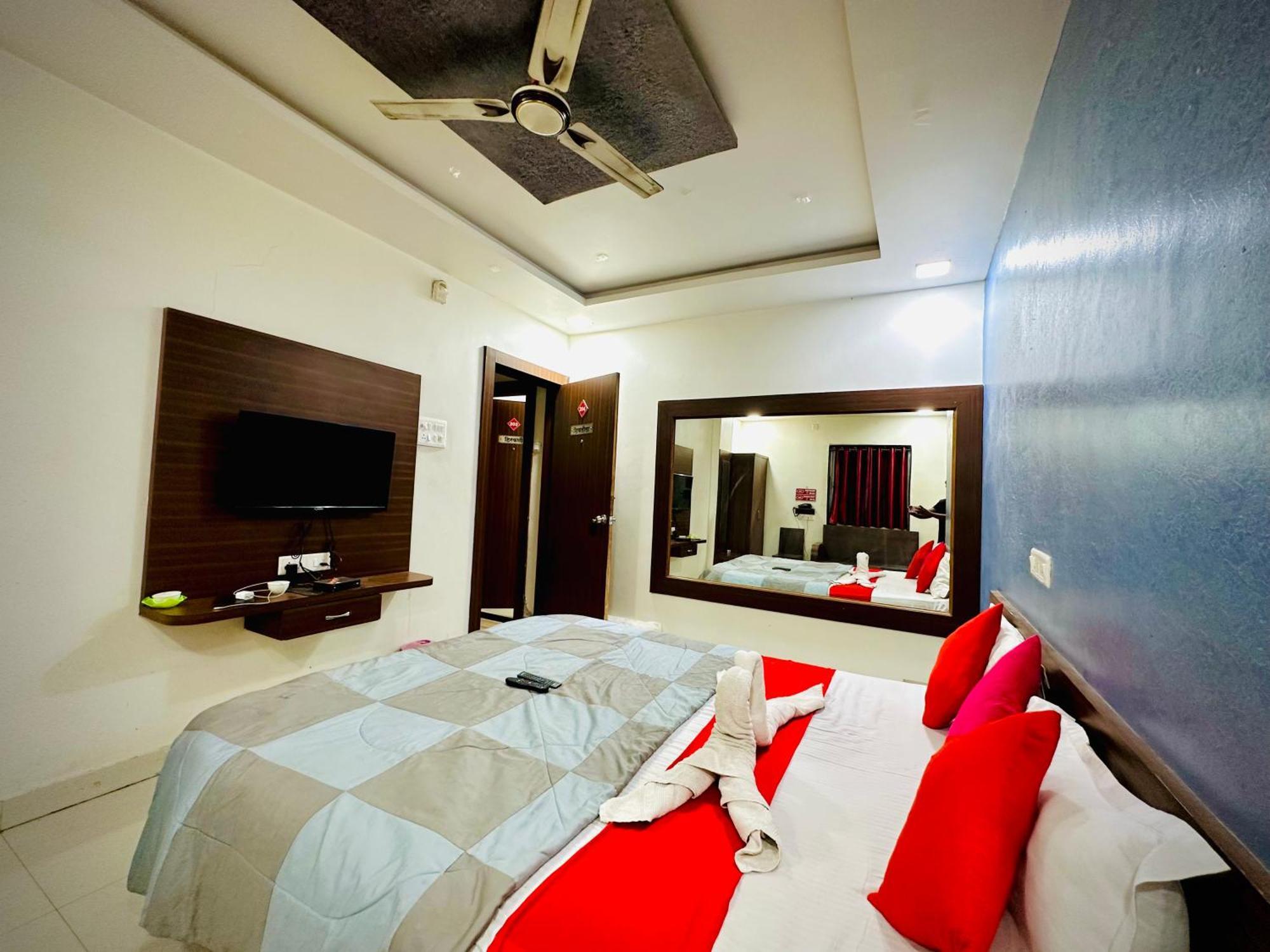 Hotel Sawai Executive Jadhavwadi Esterno foto