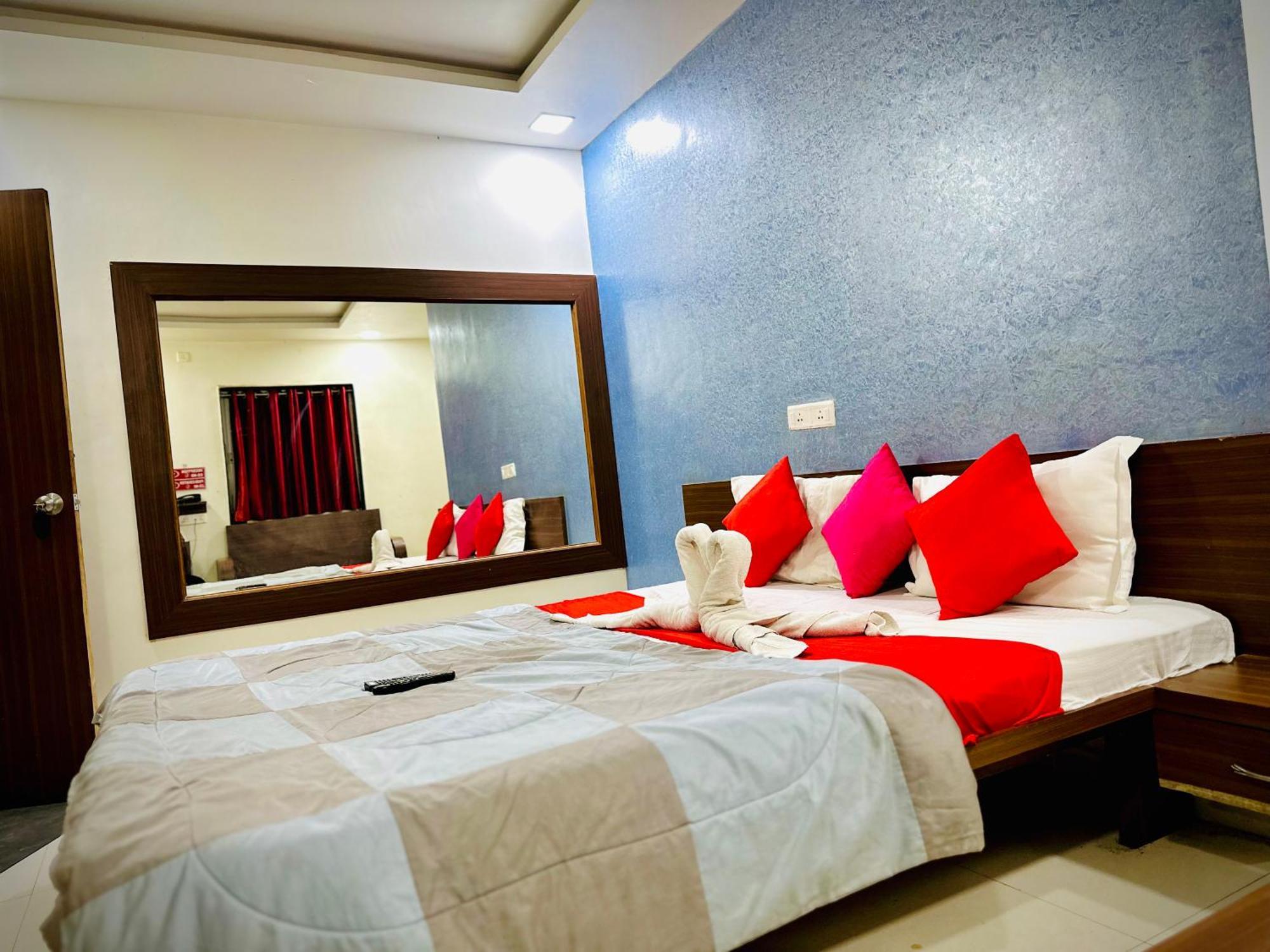 Hotel Sawai Executive Jadhavwadi Esterno foto