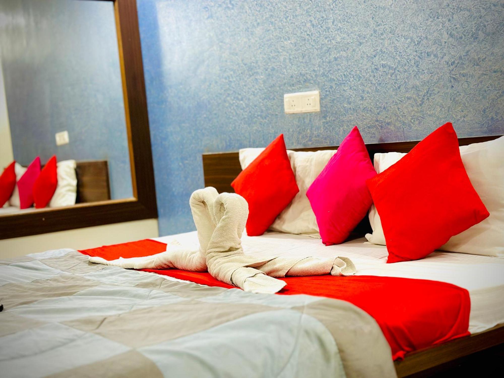 Hotel Sawai Executive Jadhavwadi Esterno foto