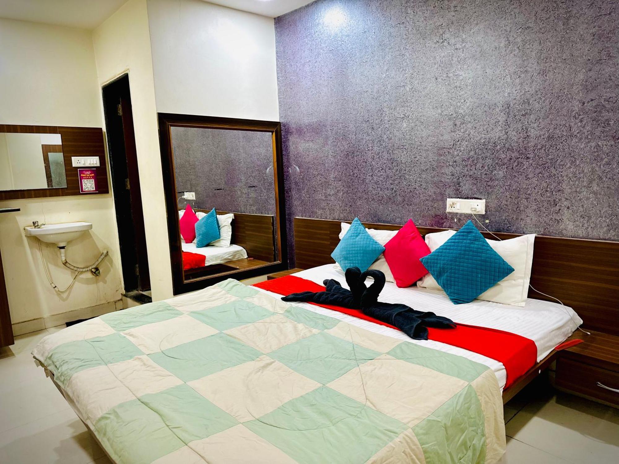 Hotel Sawai Executive Jadhavwadi Esterno foto