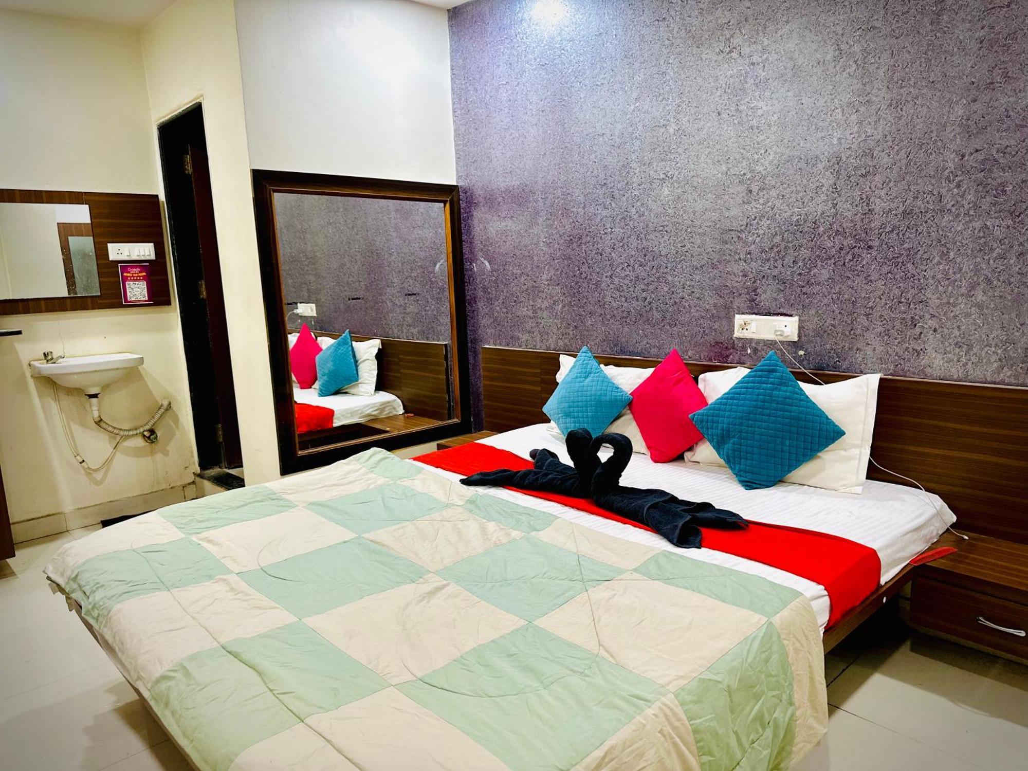 Hotel Sawai Executive Jadhavwadi Esterno foto