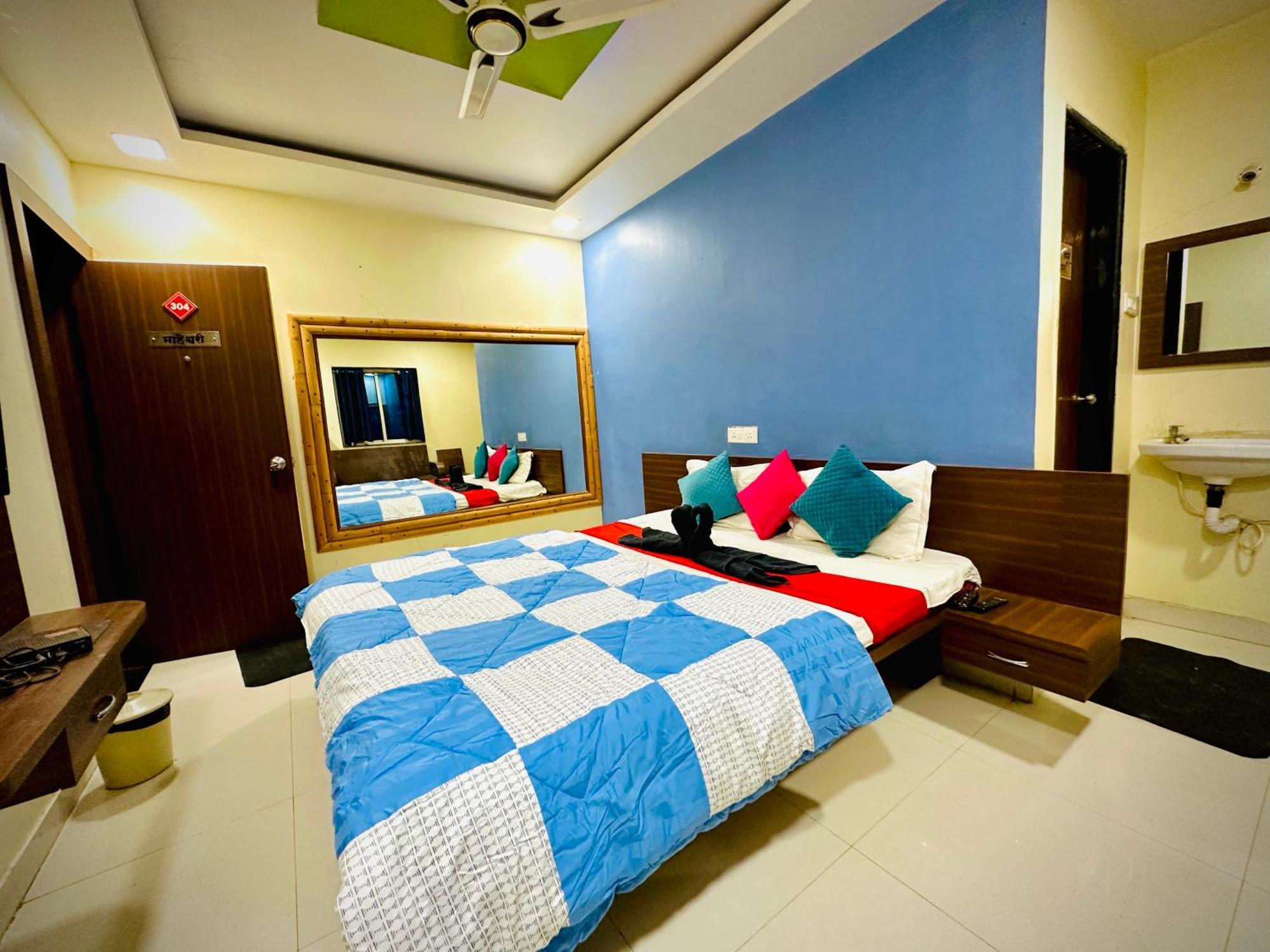 Hotel Sawai Executive Jadhavwadi Esterno foto