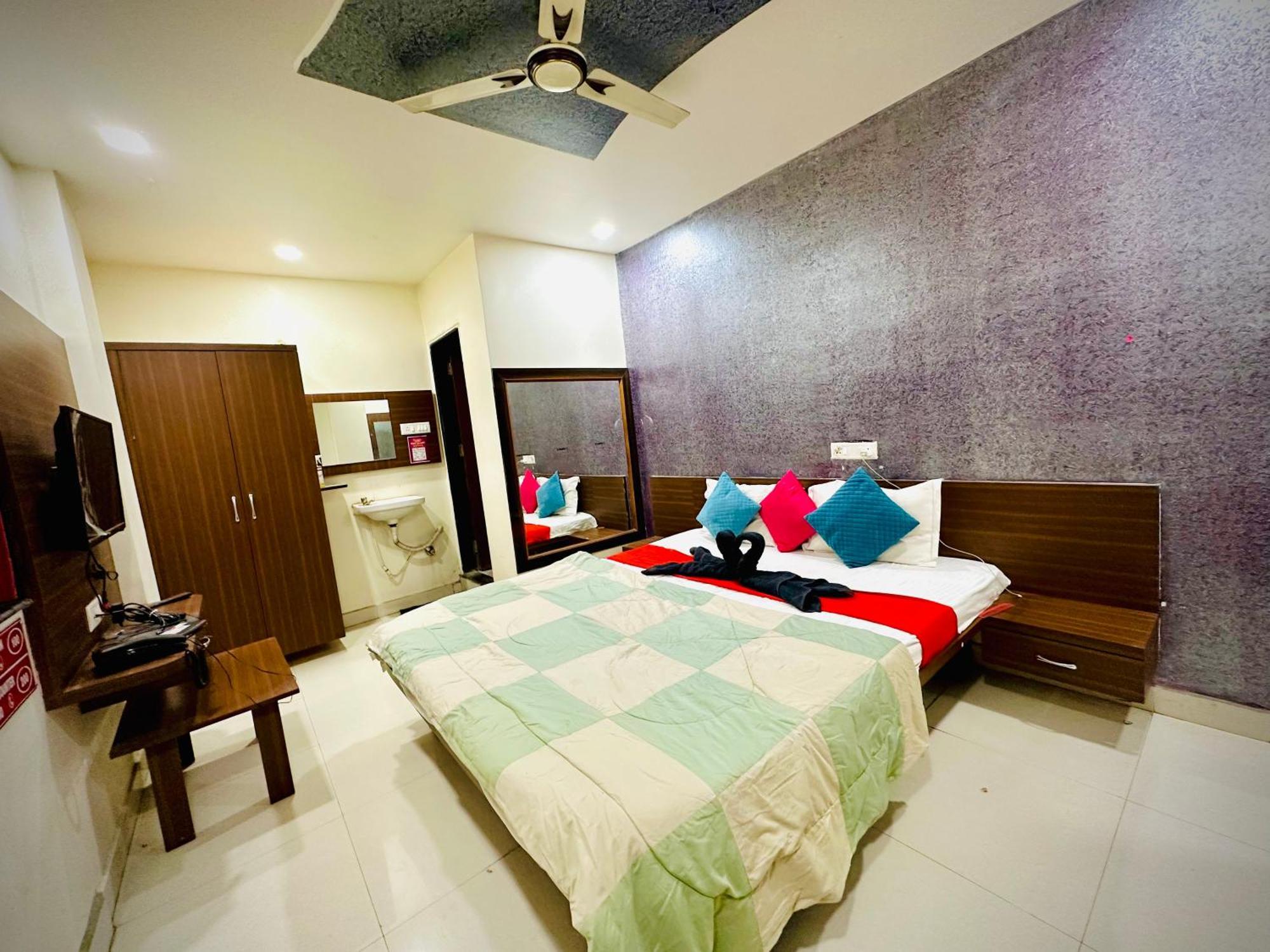 Hotel Sawai Executive Jadhavwadi Esterno foto