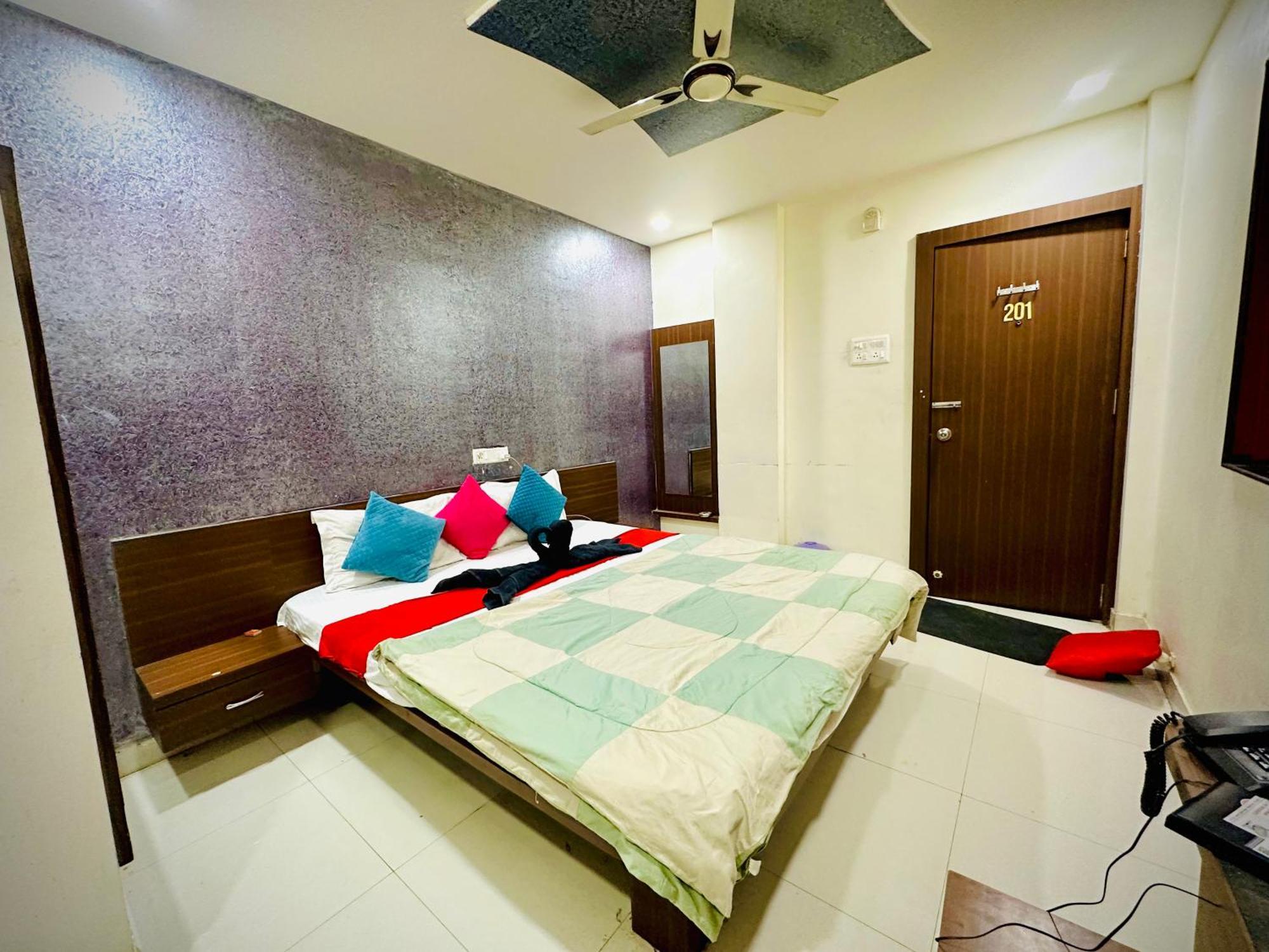 Hotel Sawai Executive Jadhavwadi Esterno foto