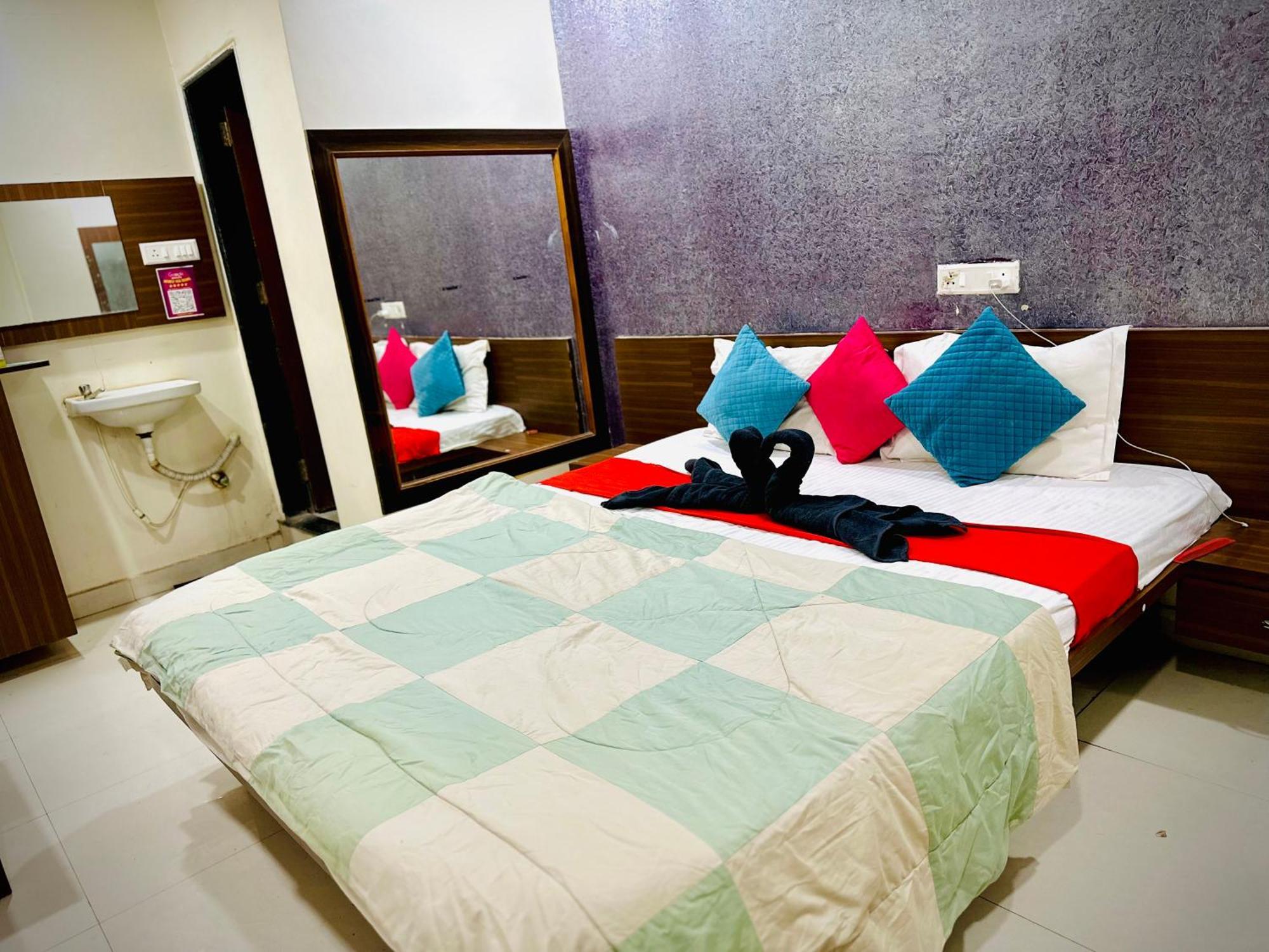 Hotel Sawai Executive Jadhavwadi Esterno foto