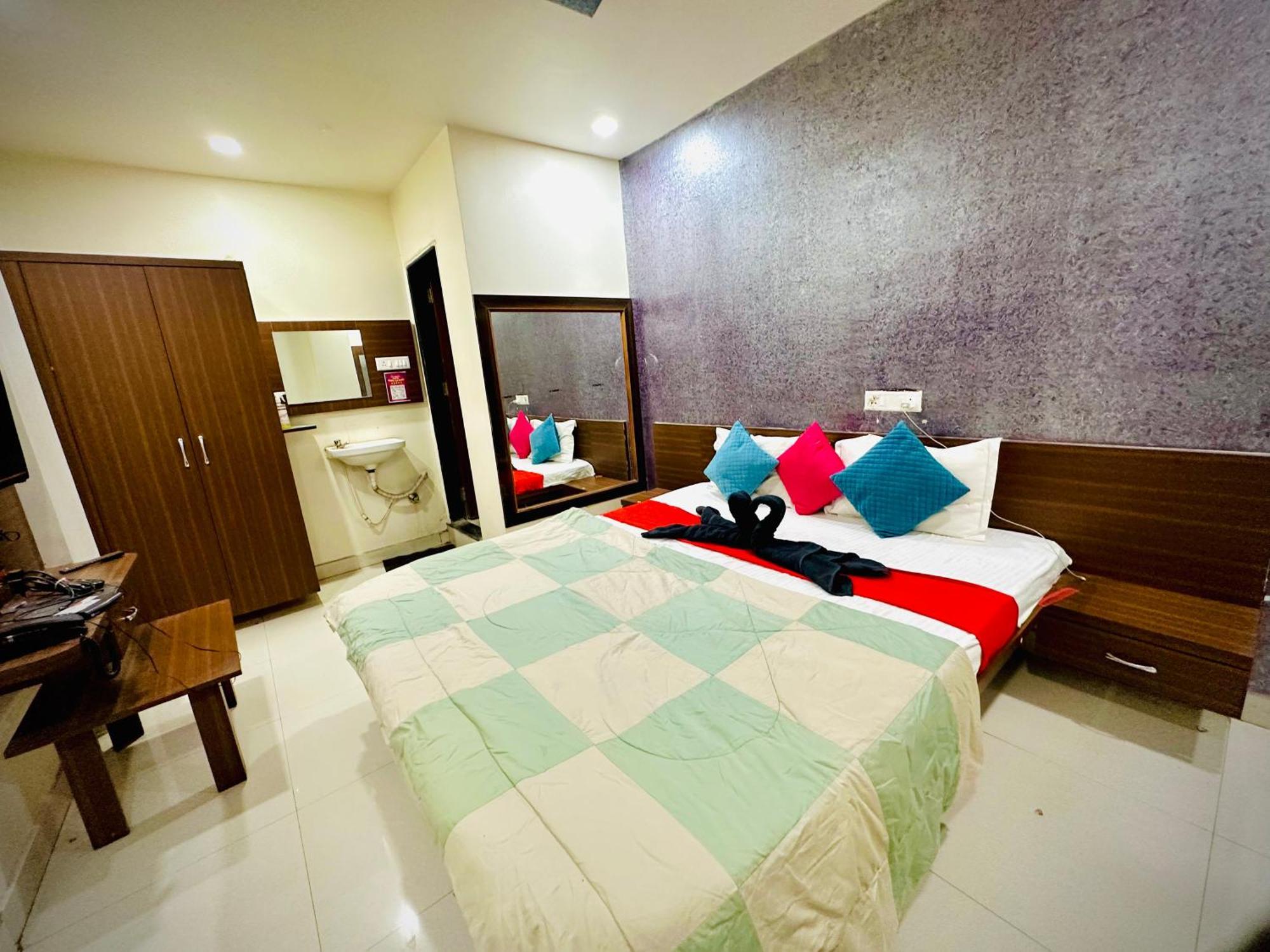 Hotel Sawai Executive Jadhavwadi Esterno foto
