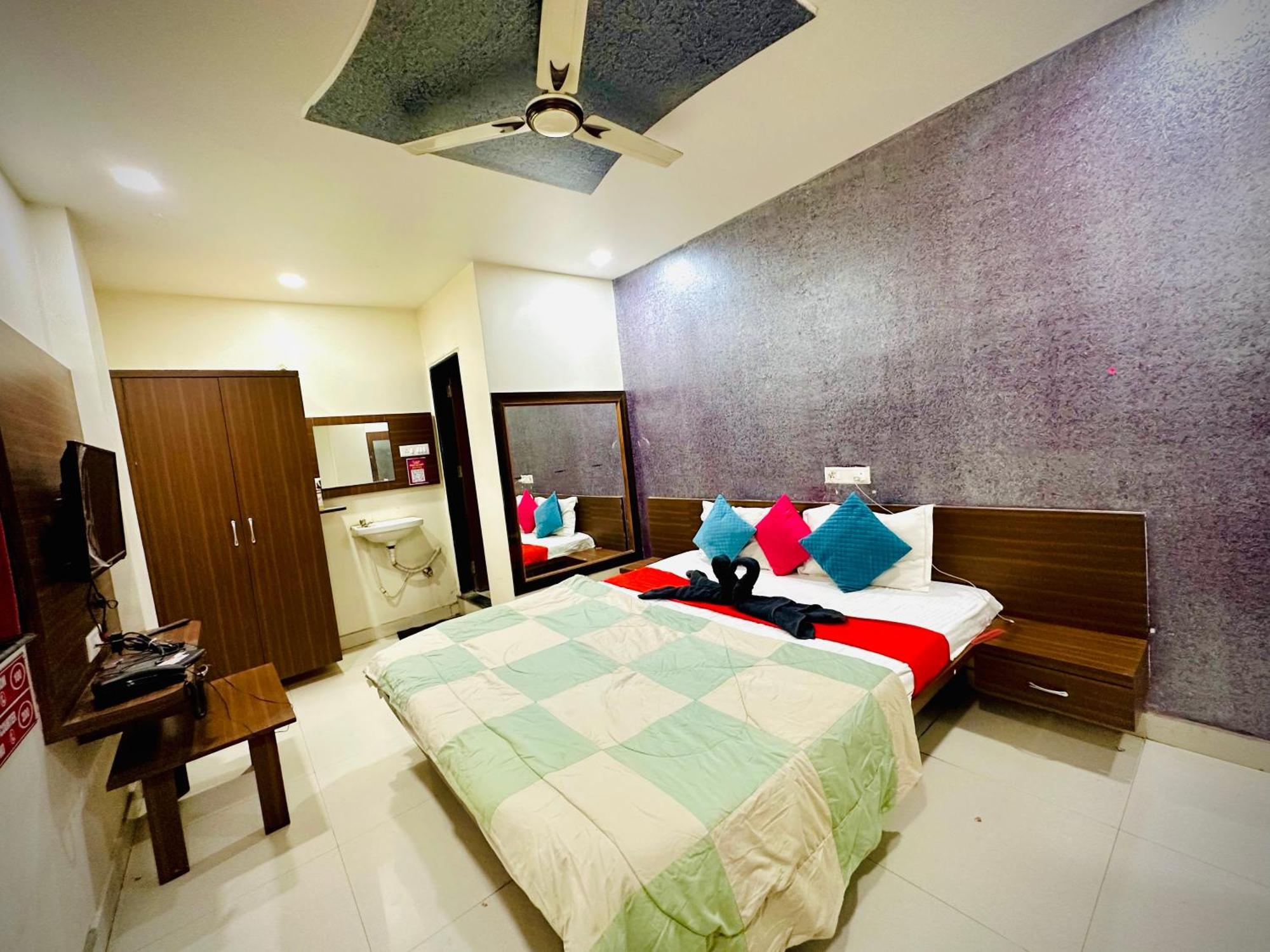 Hotel Sawai Executive Jadhavwadi Esterno foto