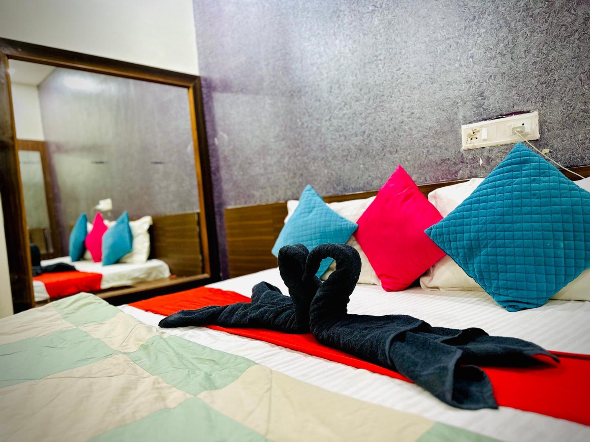Hotel Sawai Executive Jadhavwadi Esterno foto