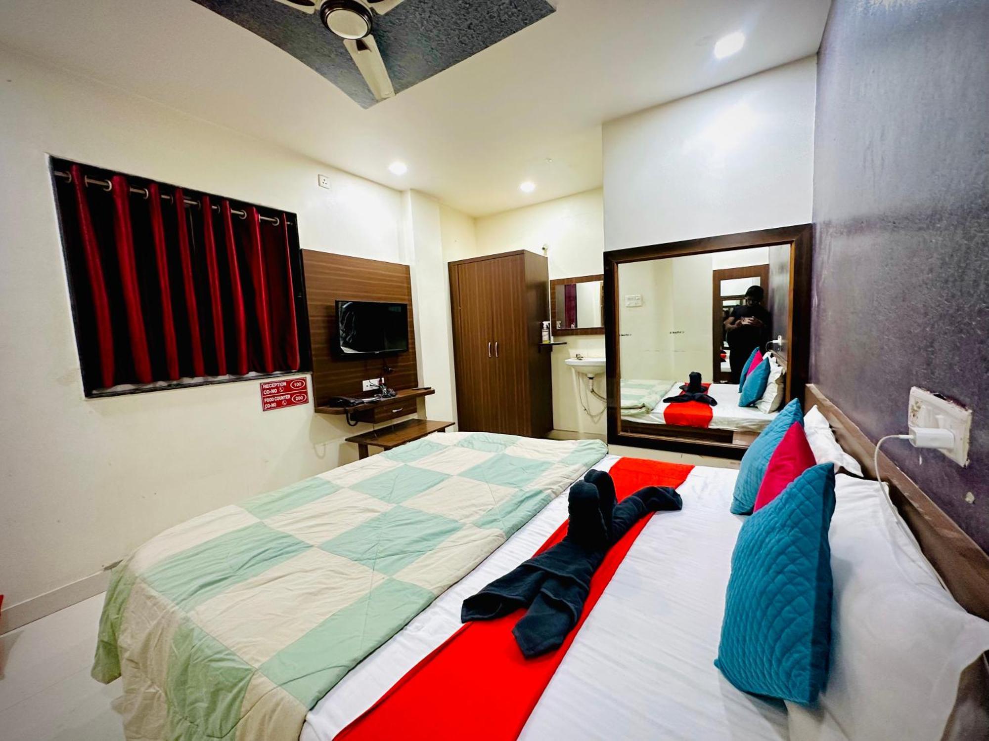 Hotel Sawai Executive Jadhavwadi Esterno foto