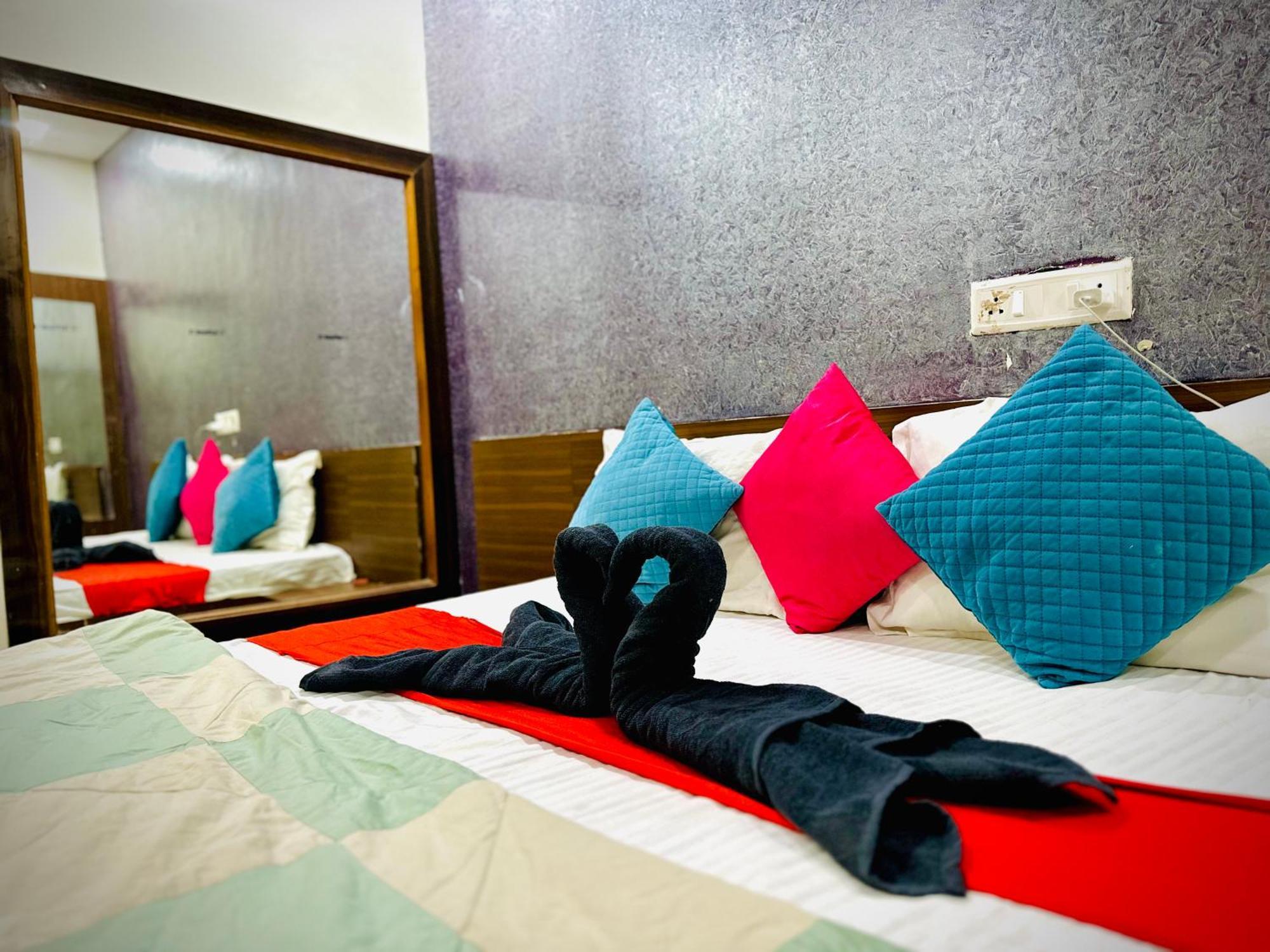 Hotel Sawai Executive Jadhavwadi Esterno foto