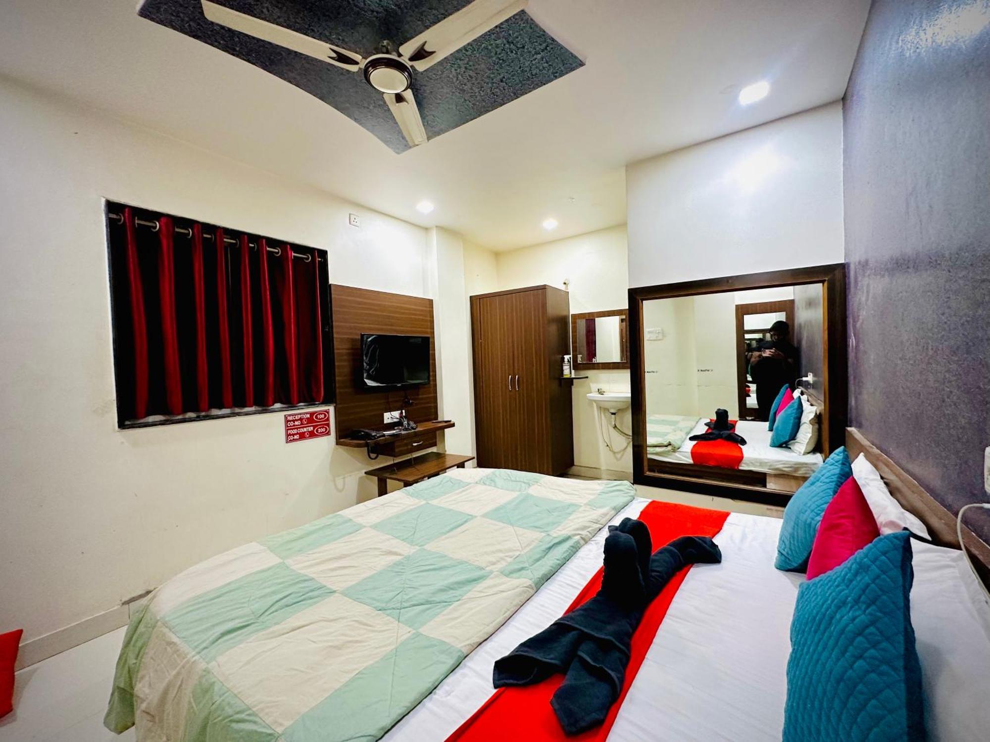 Hotel Sawai Executive Jadhavwadi Esterno foto